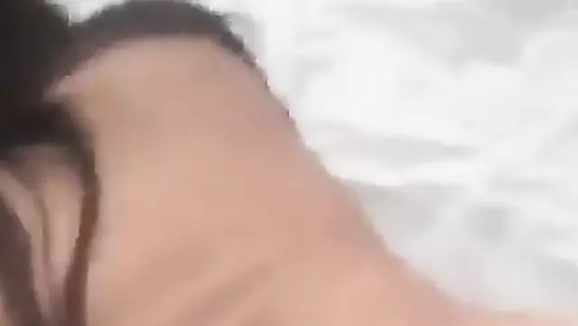 Kırgızistanlı kız, azgın komşusuna ağızla zevk veriyor.