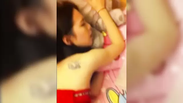 Adam kıllı Kırgız amını sikerken